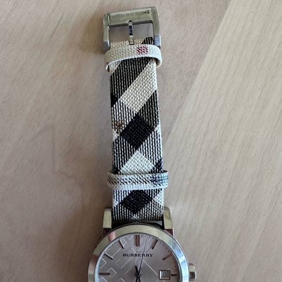 Burberry women’s watch - Picture 9 of 12
